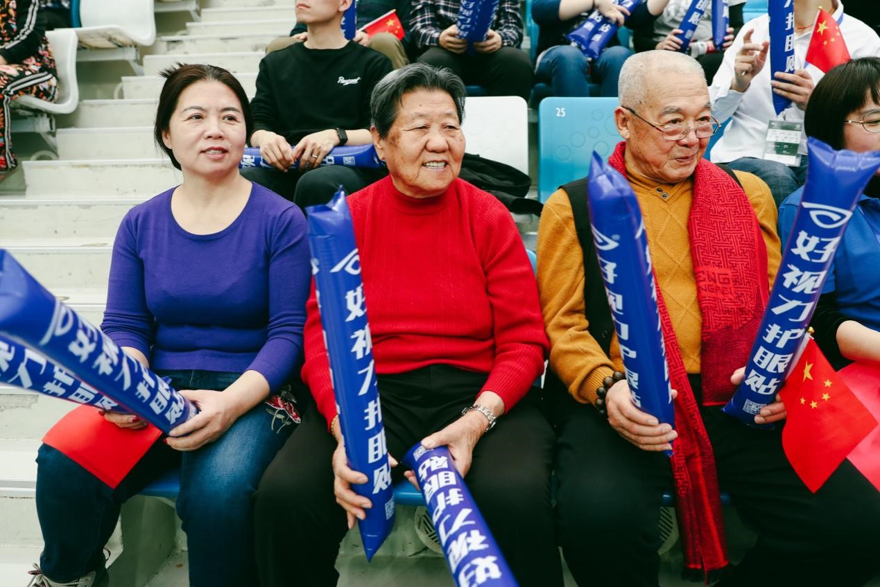 好視力會員相聚水立方  65歲老人齊過“女神節(jié)”