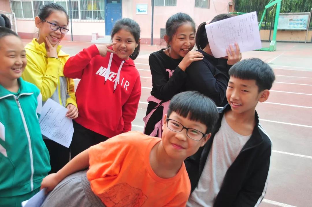 養(yǎng)成正確護(hù)眼習(xí)慣，爭(zhēng)做護(hù)眼達(dá)人，我們?cè)谛袆?dòng)