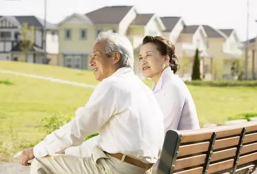 時(shí)刻警惕白內(nèi)障，這3點(diǎn)眼健康知識(shí)牢記！