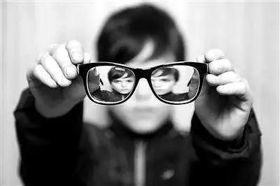 這一物對眼睛危害大，好視力眼貼3招教你遠(yuǎn)離它