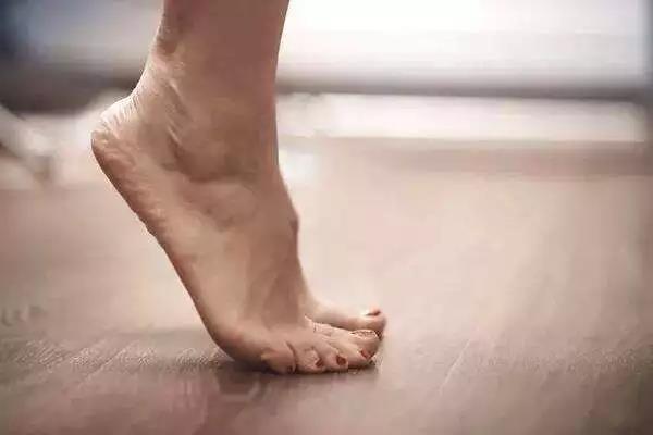 每天做這個動作10分鐘，身上的小毛病都好了