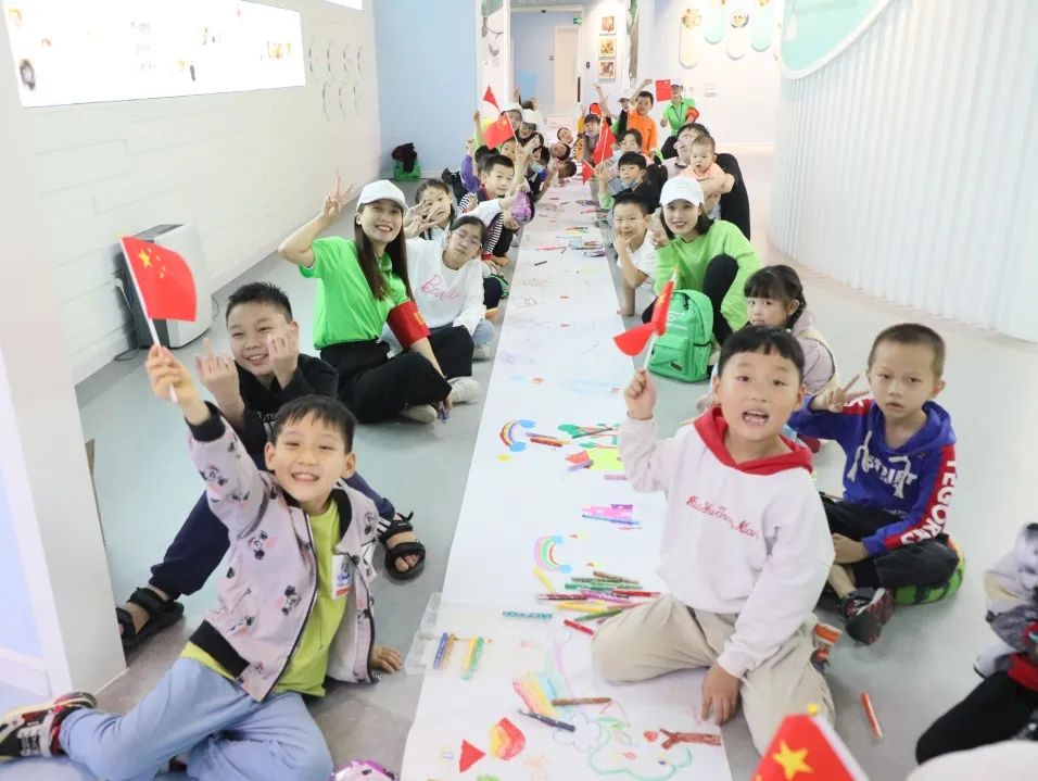 科普月“獻(xiàn)禮祖國(guó) 長(zhǎng)卷繪畫”&流動(dòng)愛眼大課堂活動(dòng)紀(jì)實(shí)