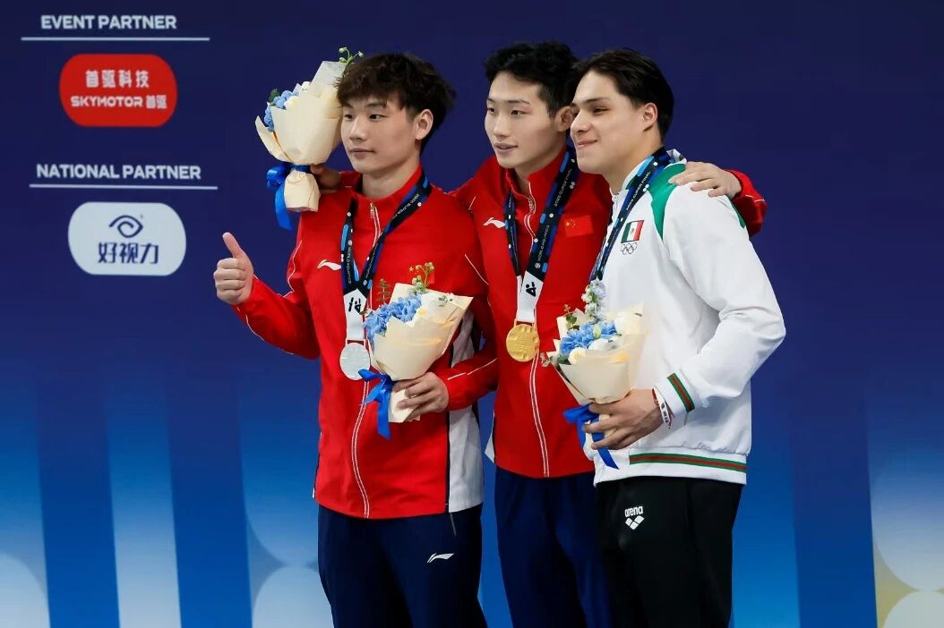 七金加冕，再?zèng)_冠！水立方見(jiàn)證夢(mèng)之隊(duì)傳奇，北